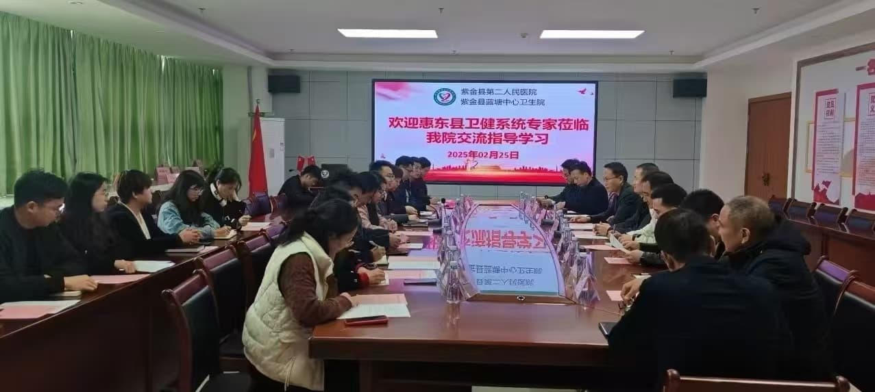 枫湾镇卫生院党支部携手社区共筑绿色家园，植树活动彰显党建引领力量