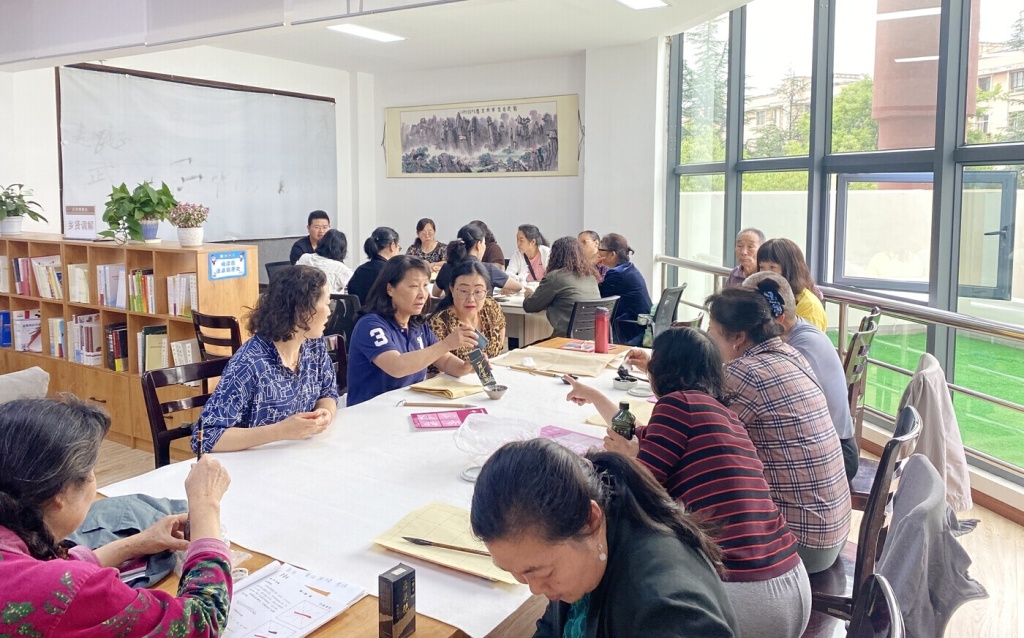 哈克镇团结村开展社会主义发展史学习教育活动