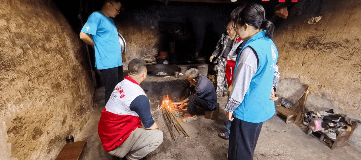 马坝镇安山社区开展乡村绿美公益植树活动